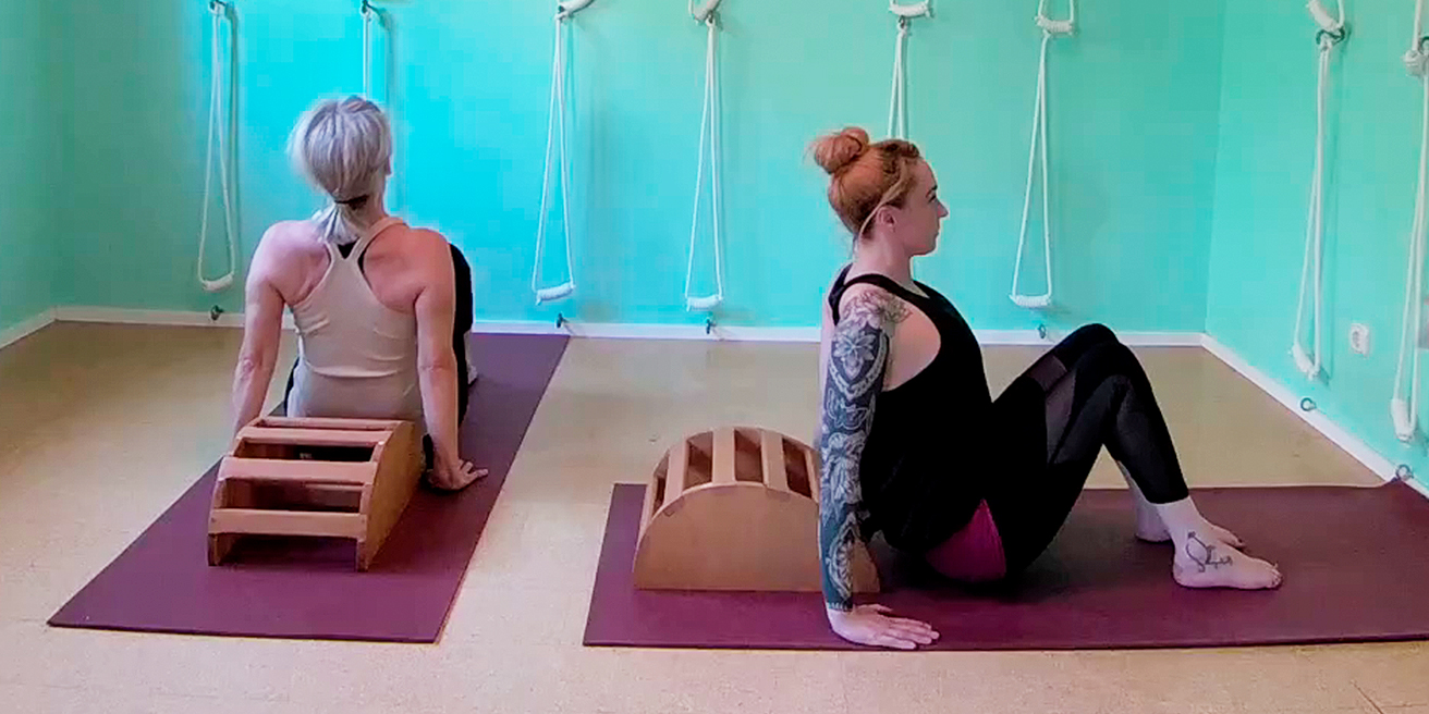 Light on Yoga Academy - All about backbends